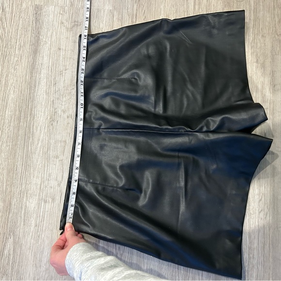 Zara Black Faux Leather High Waist Shorts Size XL - Picture 5 of 5
